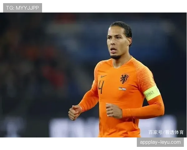 范戴克与马尔蒂尼:跨越时代的后卫传奇对决与现代防守新趋势 范戴克与马尔蒂尼:跨越时代的后卫传奇对决与现代防守新趋势