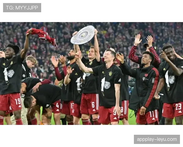 某足球俱乐部勇夺第五座联赛冠军，球迷热情高涨迎状态回暖