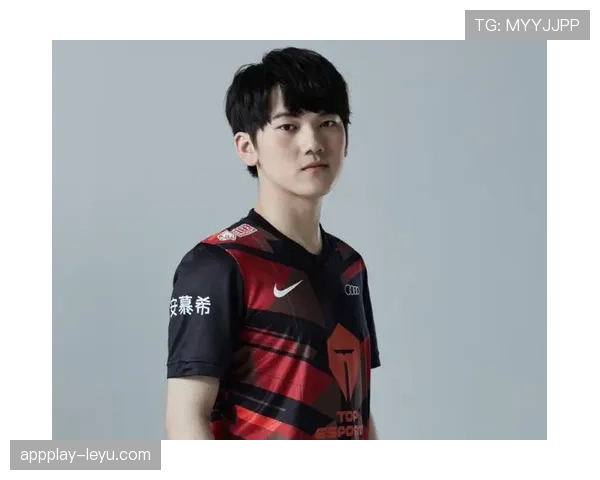 克罗斯战术适配性显著提升,穿梭中场展现指挥官本色状态回暖 克罗斯战术适配性显著提升,穿梭中场展现指挥官本色状态回暖