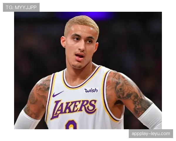 库兹马无球跑位拉开防线比上季更高效