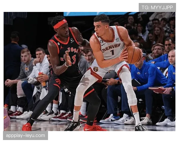 怀特背身单打效率提升明显 拉开与队友关键时刻表现差距